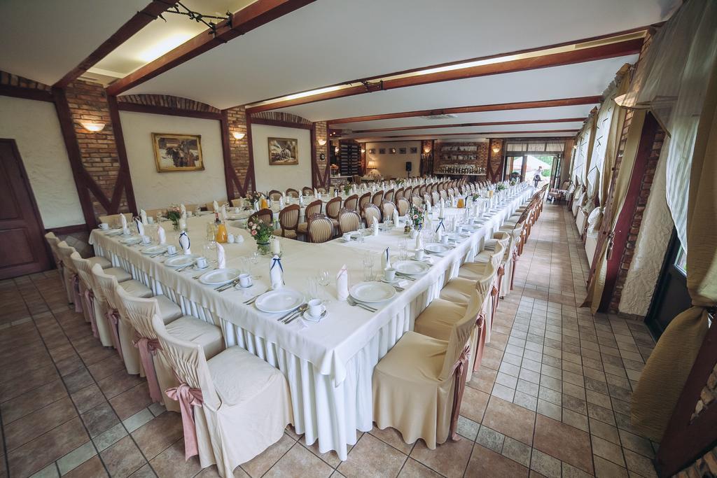 Hubertus Aparthotel & Restaurant & Horse Club Starogard Gdanski Bagian luar foto