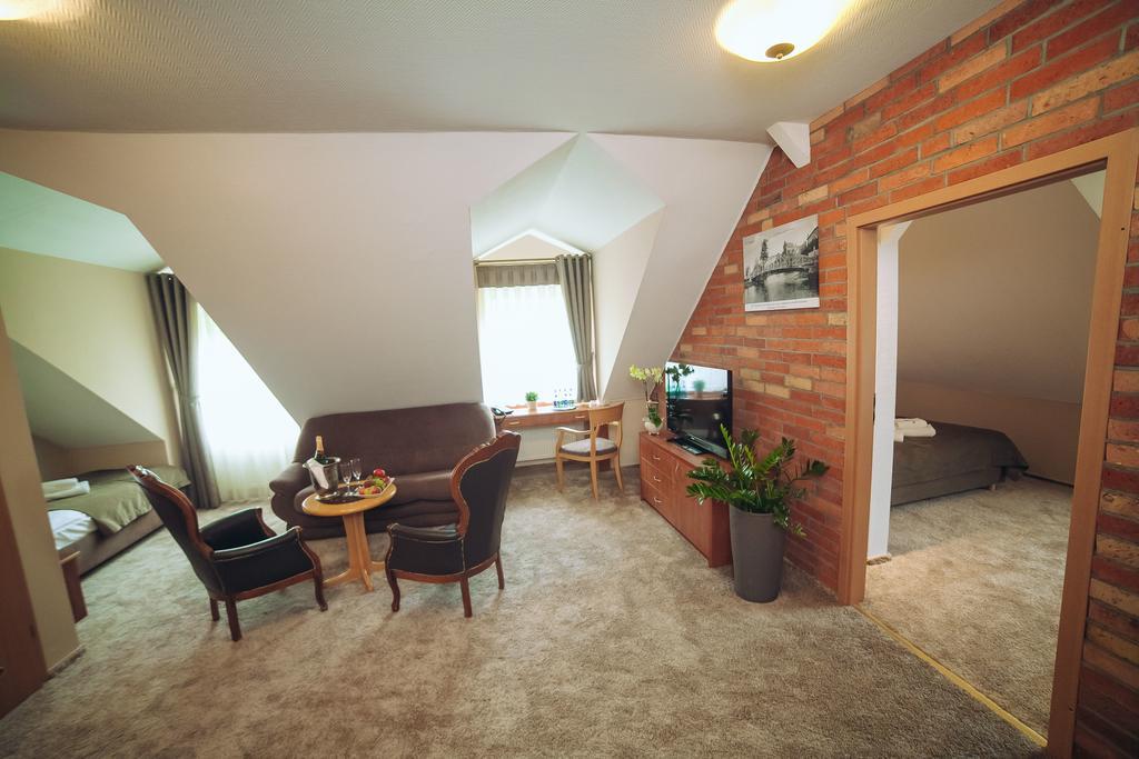 Hubertus Aparthotel & Restaurant & Horse Club Starogard Gdanski Bagian luar foto