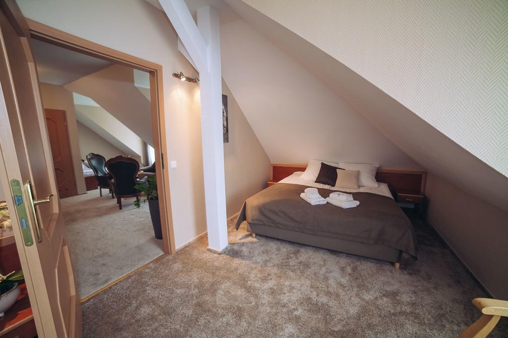 Hubertus Aparthotel & Restaurant & Horse Club Starogard Gdanski Bagian luar foto