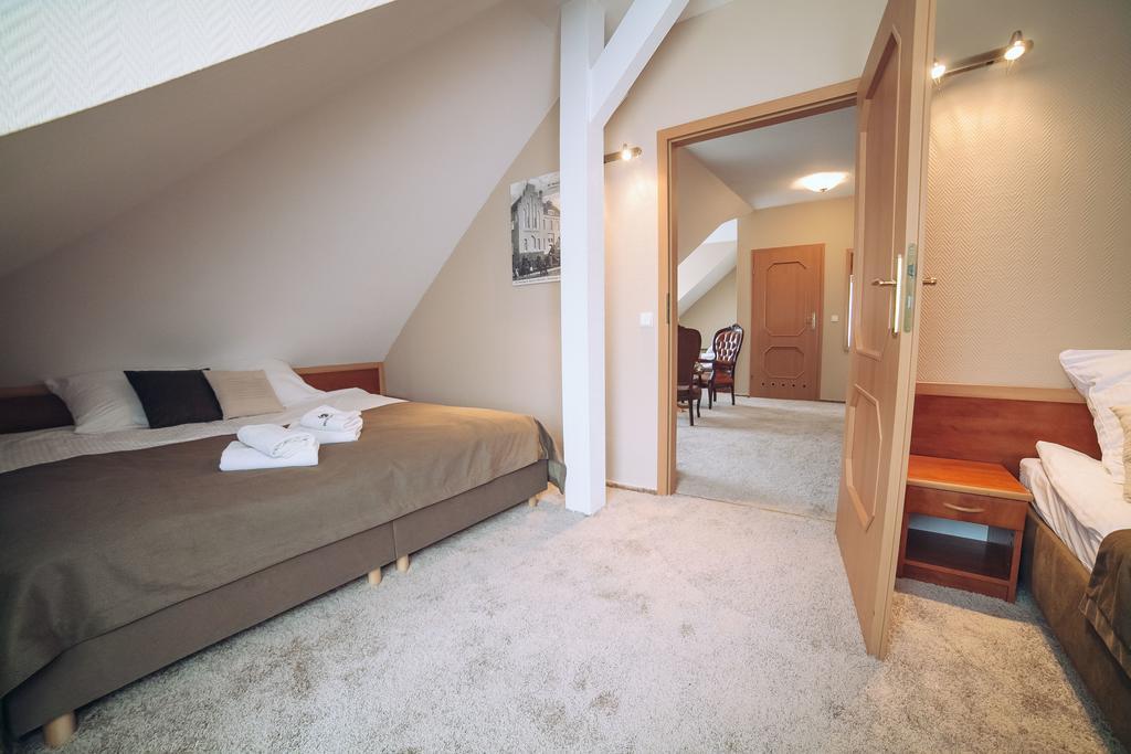 Hubertus Aparthotel & Restaurant & Horse Club Starogard Gdanski Ruang foto