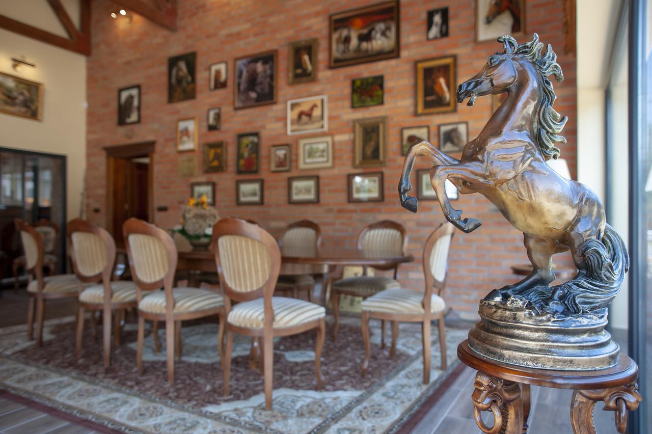 Hubertus Aparthotel & Restaurant & Horse Club Starogard Gdanski Bagian luar foto