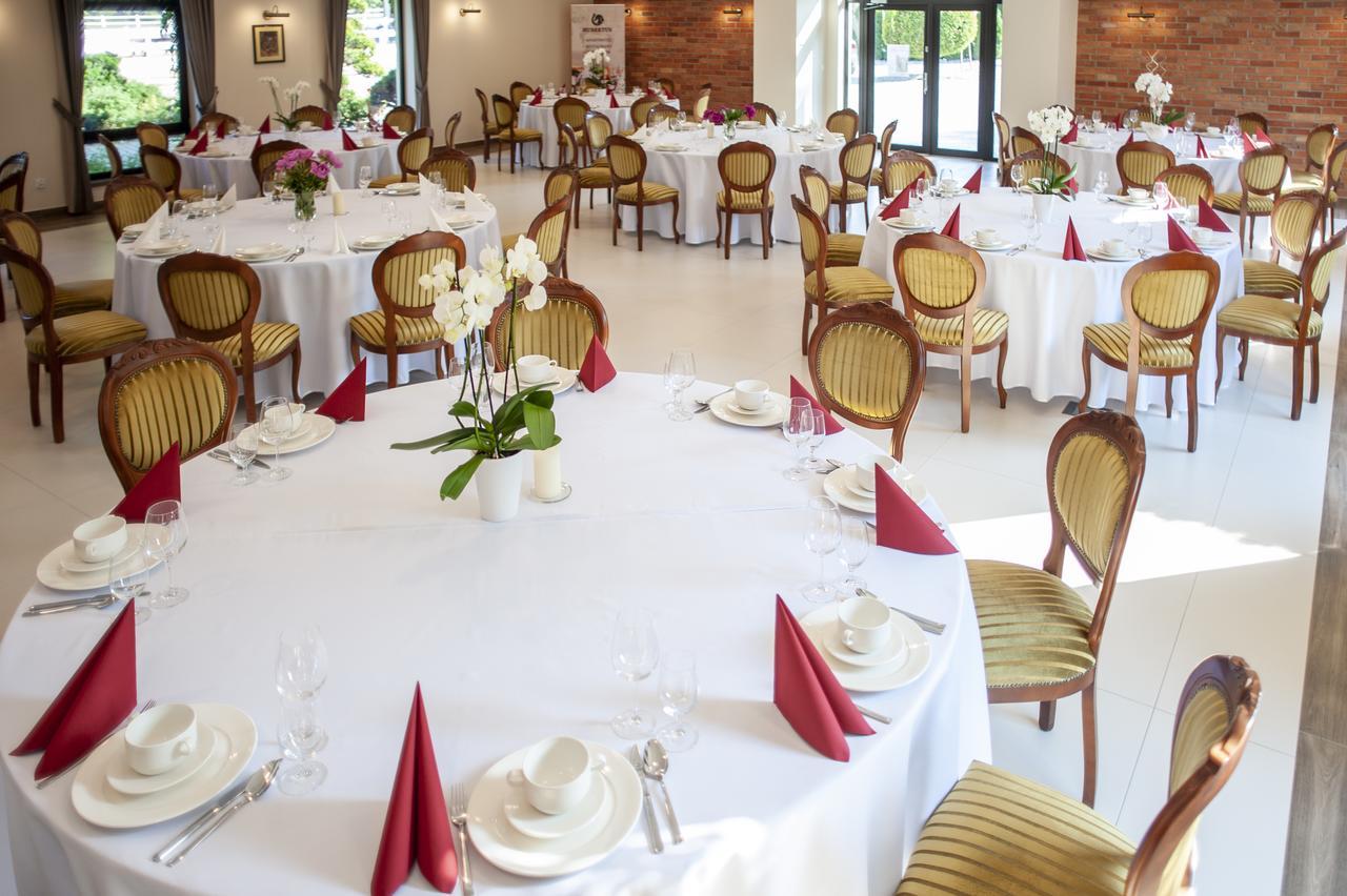 Hubertus Aparthotel & Restaurant & Horse Club Starogard Gdanski Bagian luar foto