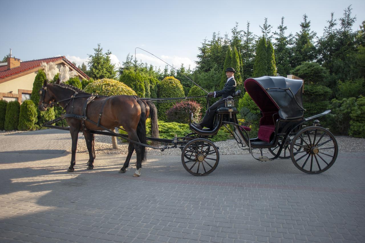 Hubertus Aparthotel & Restaurant & Horse Club Starogard Gdanski Bagian luar foto
