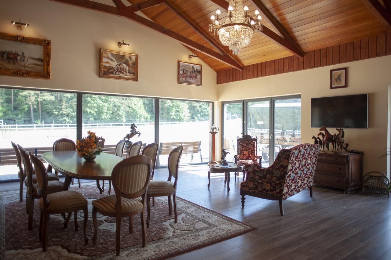 Hubertus Aparthotel & Restaurant & Horse Club Starogard Gdanski Bagian luar foto